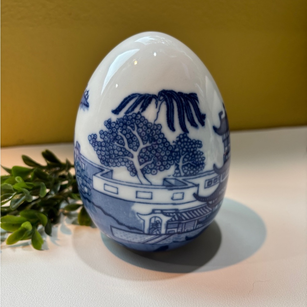 Chinese Blue and White Porcelain Decorative Egg
